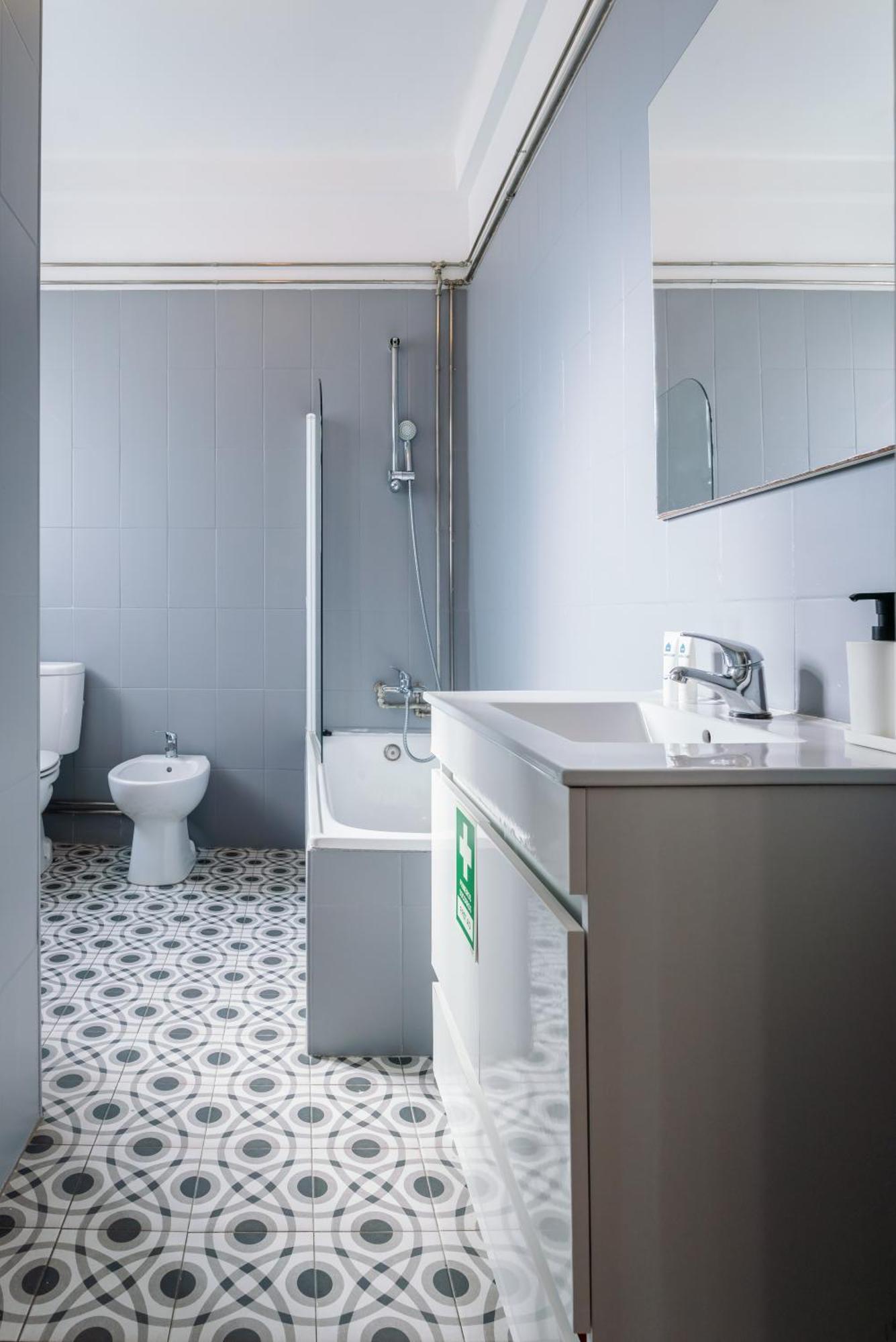 Host Wise - Spacious Comfortable - Balcony * Oporto