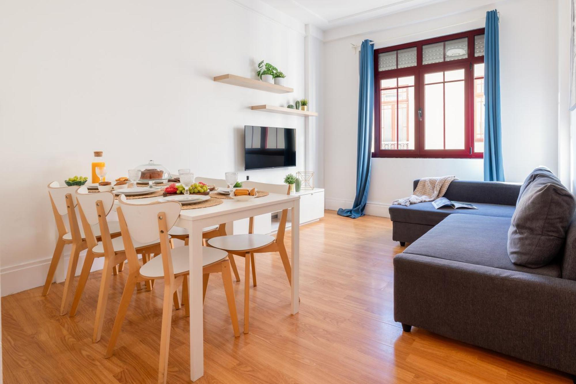 Host Wise - Spacious Comfortable - Balcony Appartement *