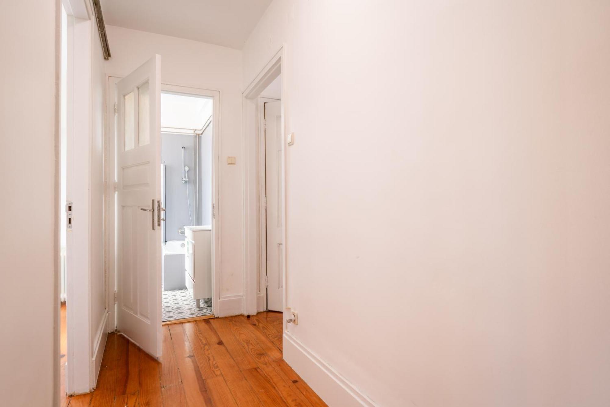 Host Wise - Spacious Comfortable - Balcony Appartement