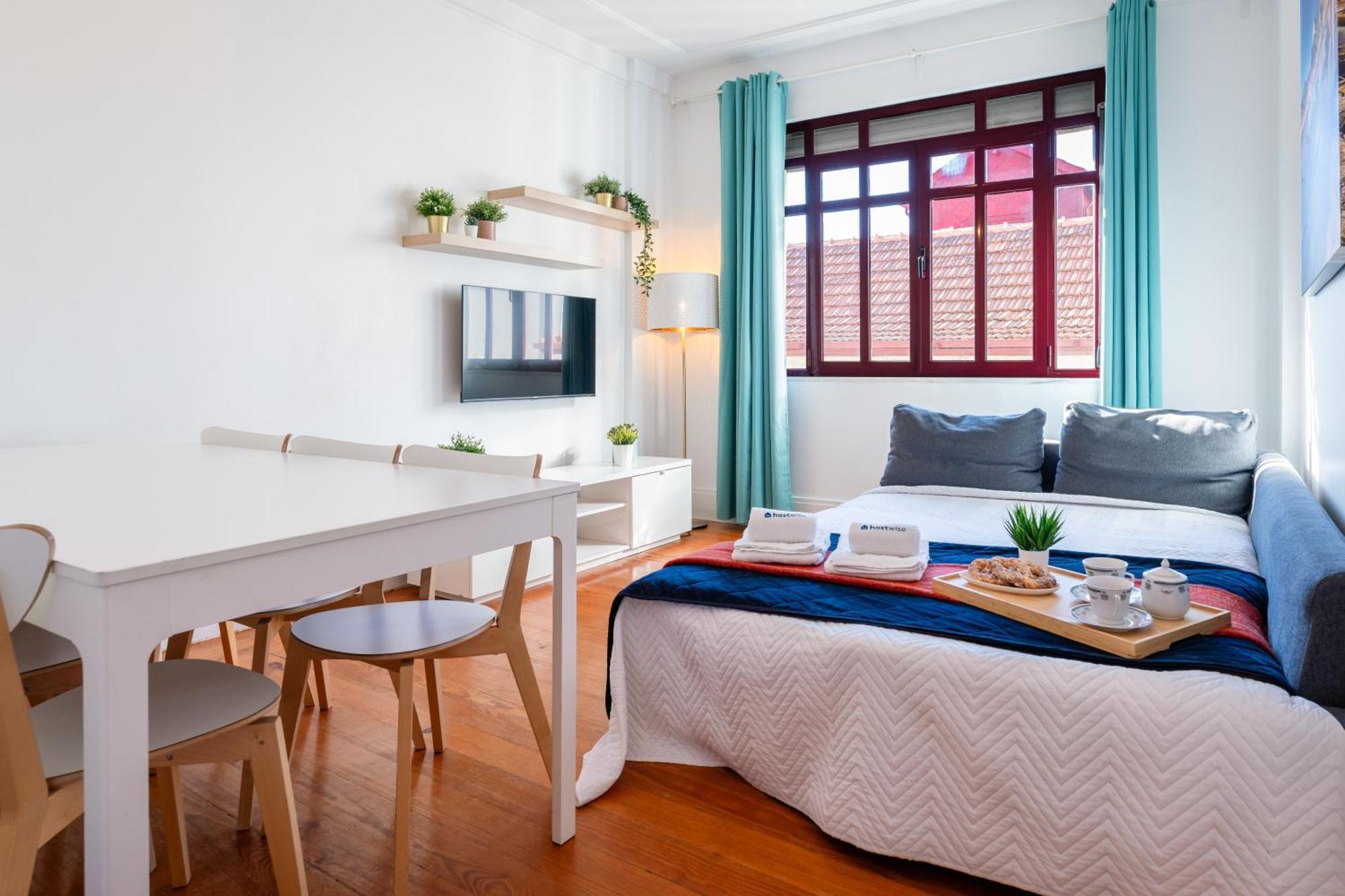 Host Wise - Spacious Comfortable - Balcony Appartement